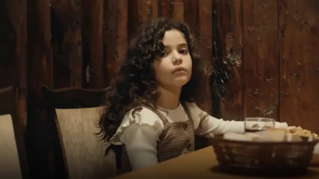 Mira: Her Şey Yolundaymış Gibi izle - HDFilmcehennemi
