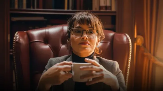 Mira: Her Şey Yolundaymış Gibi izle - HDFilmcehennemi